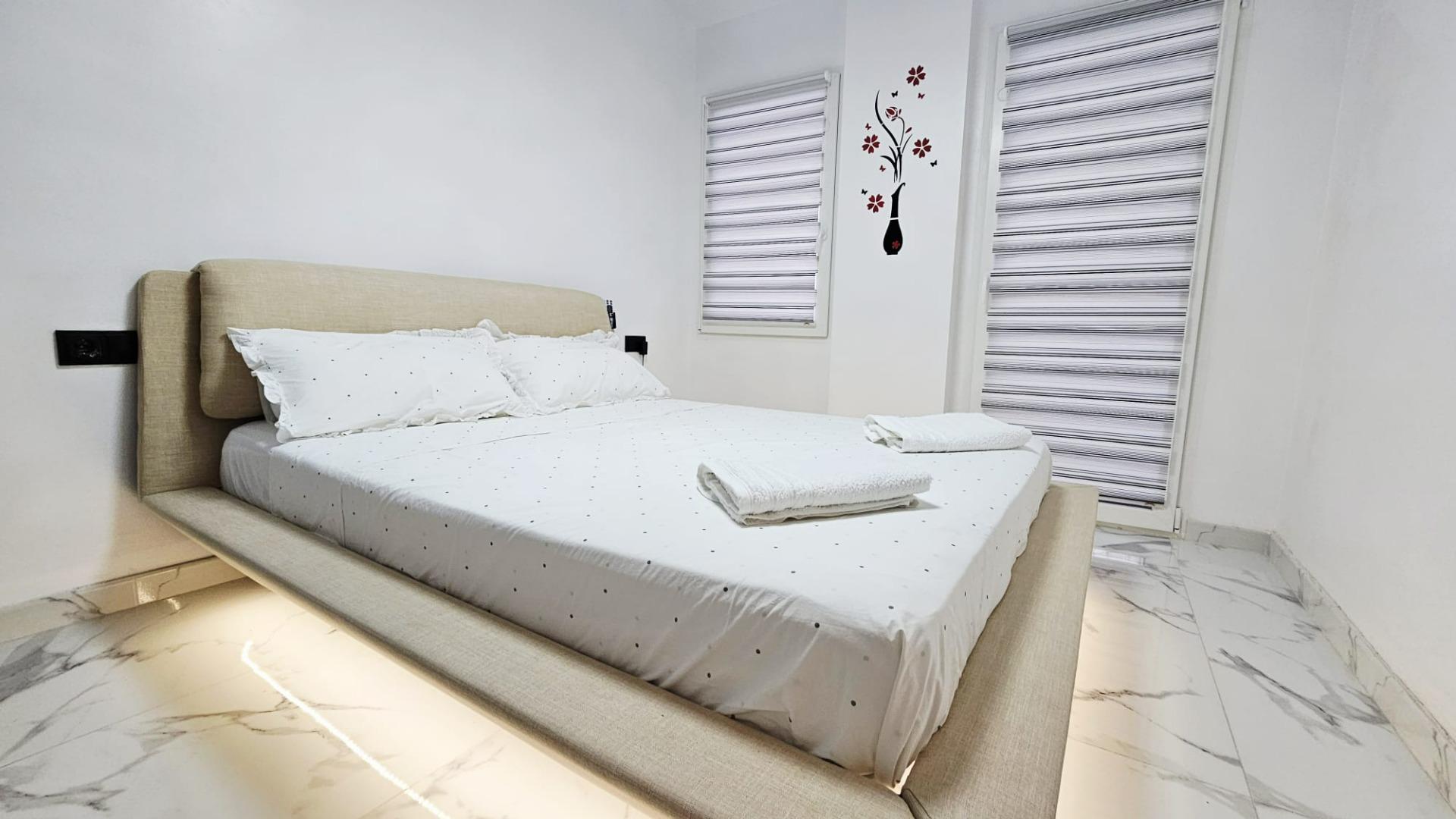 3 Bed, 1 Bath, ApartmentFor Sale, Torrevieja, Alicante