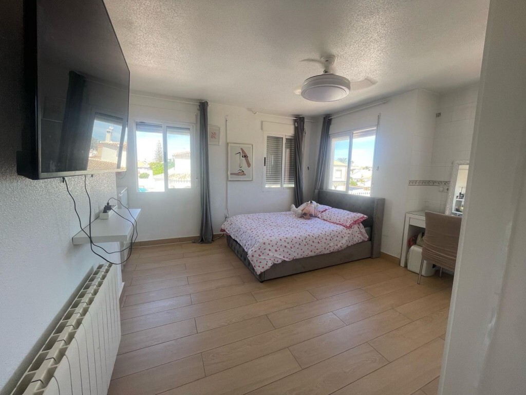 5 Bed, 2 Bath, HouseFor Sale, Playa Flamenca, Alicante