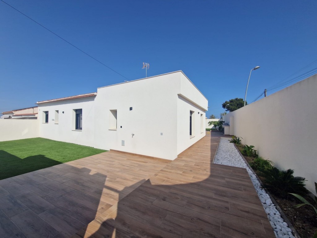 3 Bed, 2 Bath, HouseFor Sale, Los Balcones, Alicante