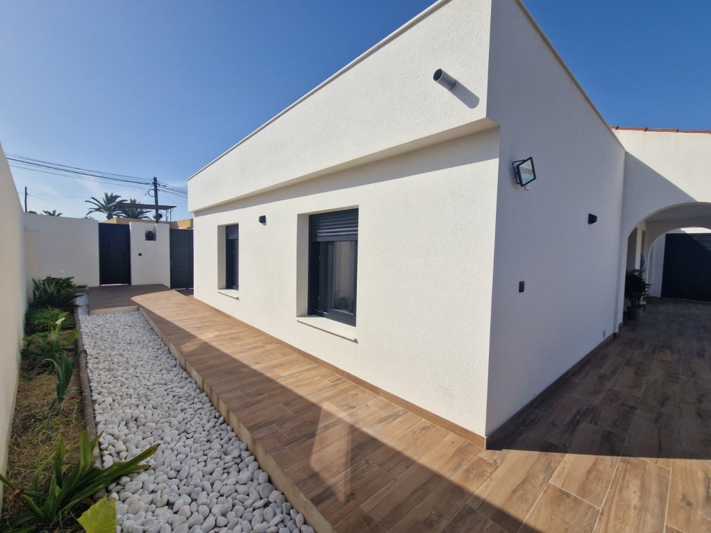 3 Bed, 2 Bath, HouseFor Sale, Los Balcones, Alicante