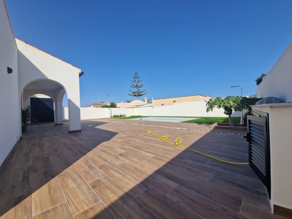 3 Bed, 2 Bath, HouseFor Sale, Los Balcones, Alicante