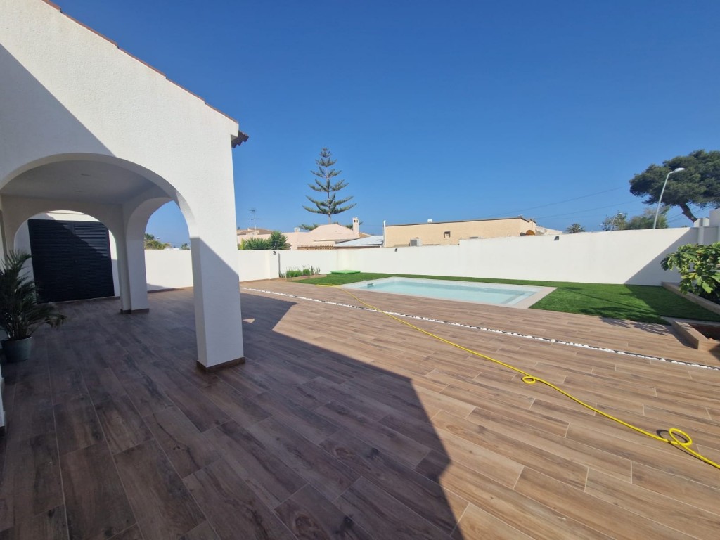 3 Bed, 2 Bath, HouseFor Sale, Los Balcones, Alicante