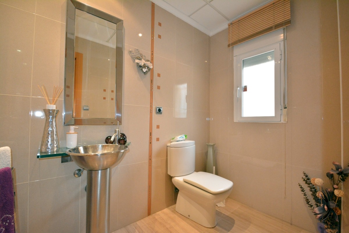 4 Bed, 3 Bath, HouseFor Sale, Almoradi, Alicante