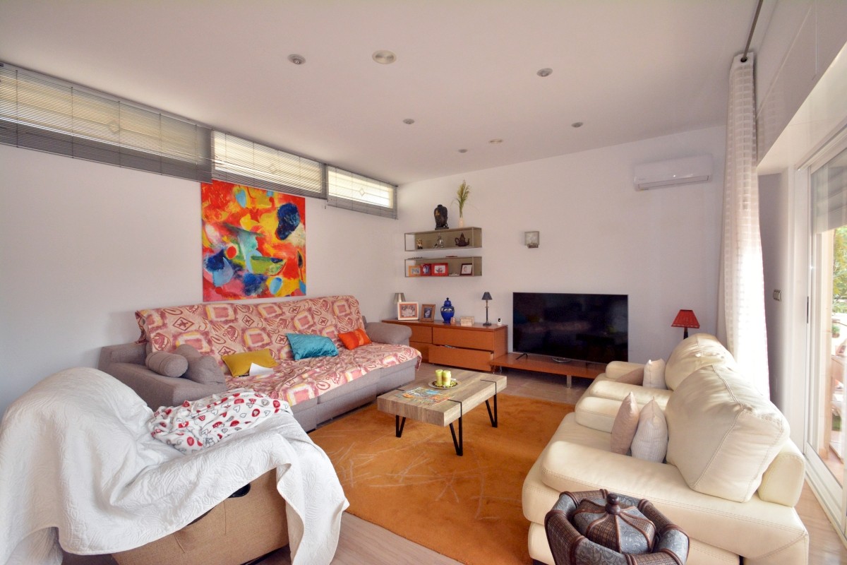 4 Bed, 3 Bath, HouseFor Sale, Almoradi, Alicante