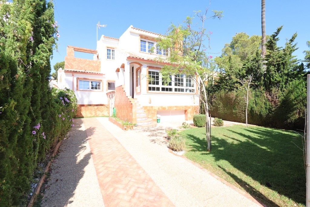4 Bed, 3 Bath, HouseFor Sale, Villamartin, Alicante