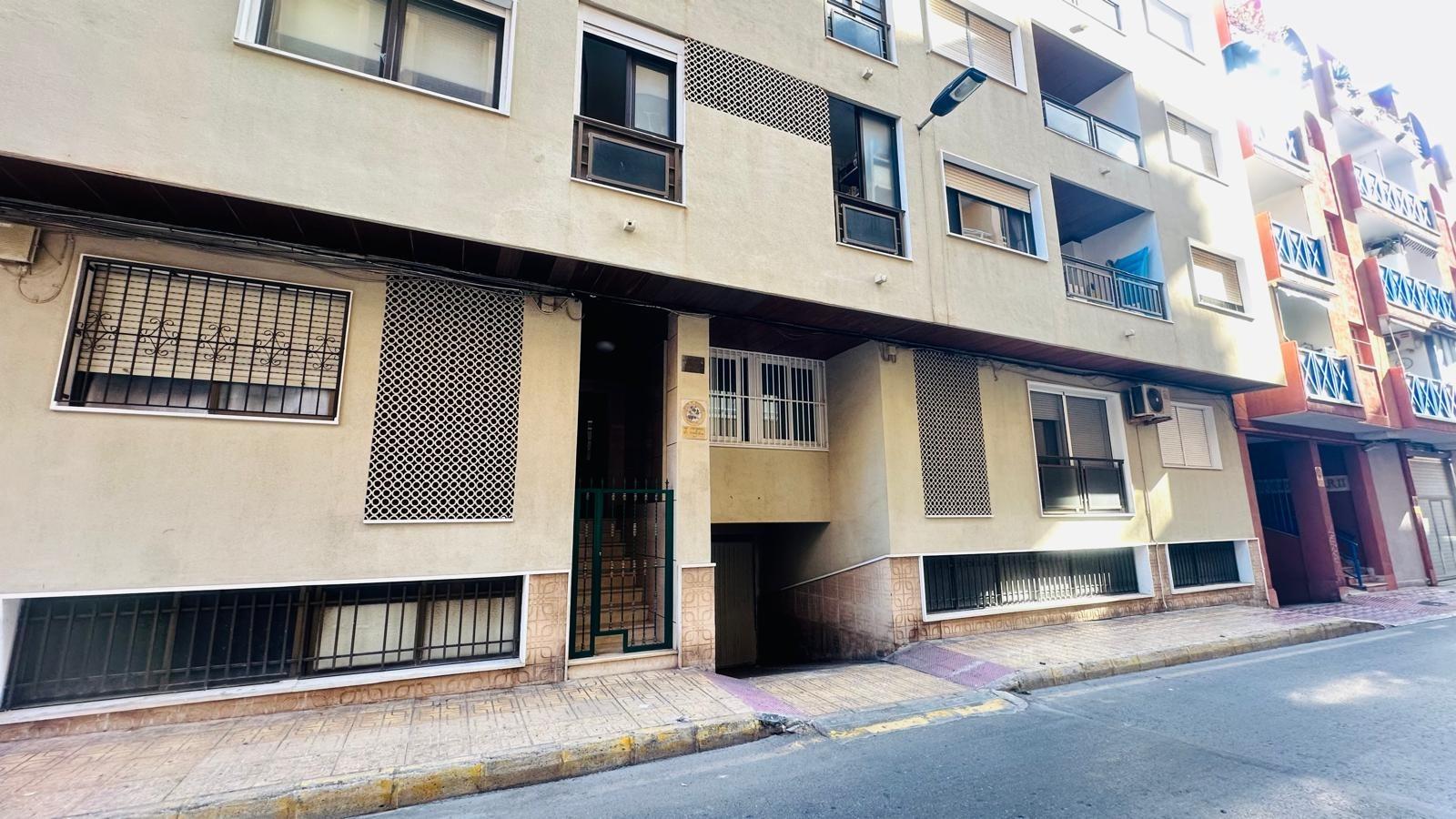 3 Bed, 1 Bath, ApartmentFor Sale, Torrevieja, Alicante