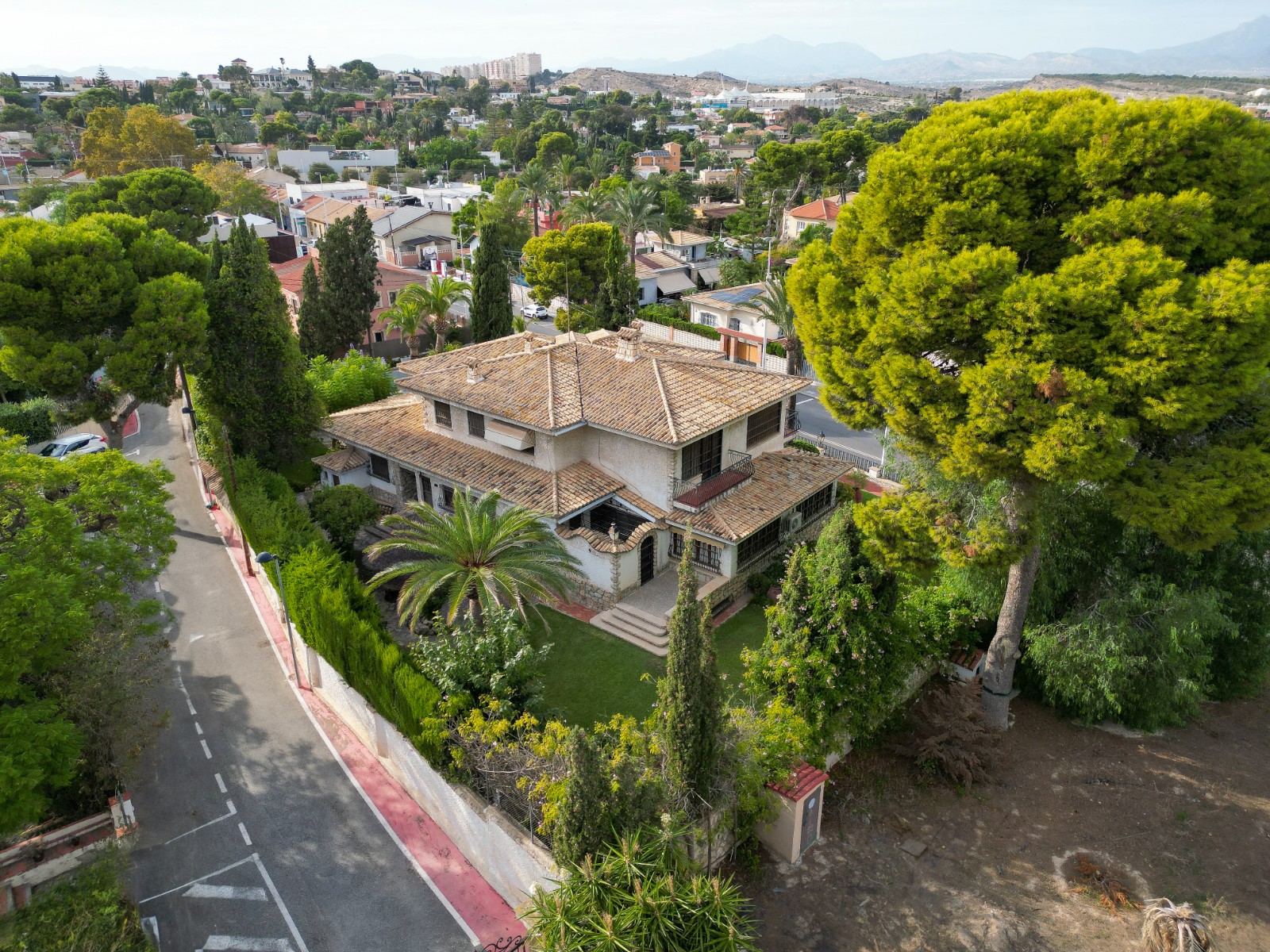 8 Bed, 4 Bath, HouseFor Sale, Alicante, Alicante