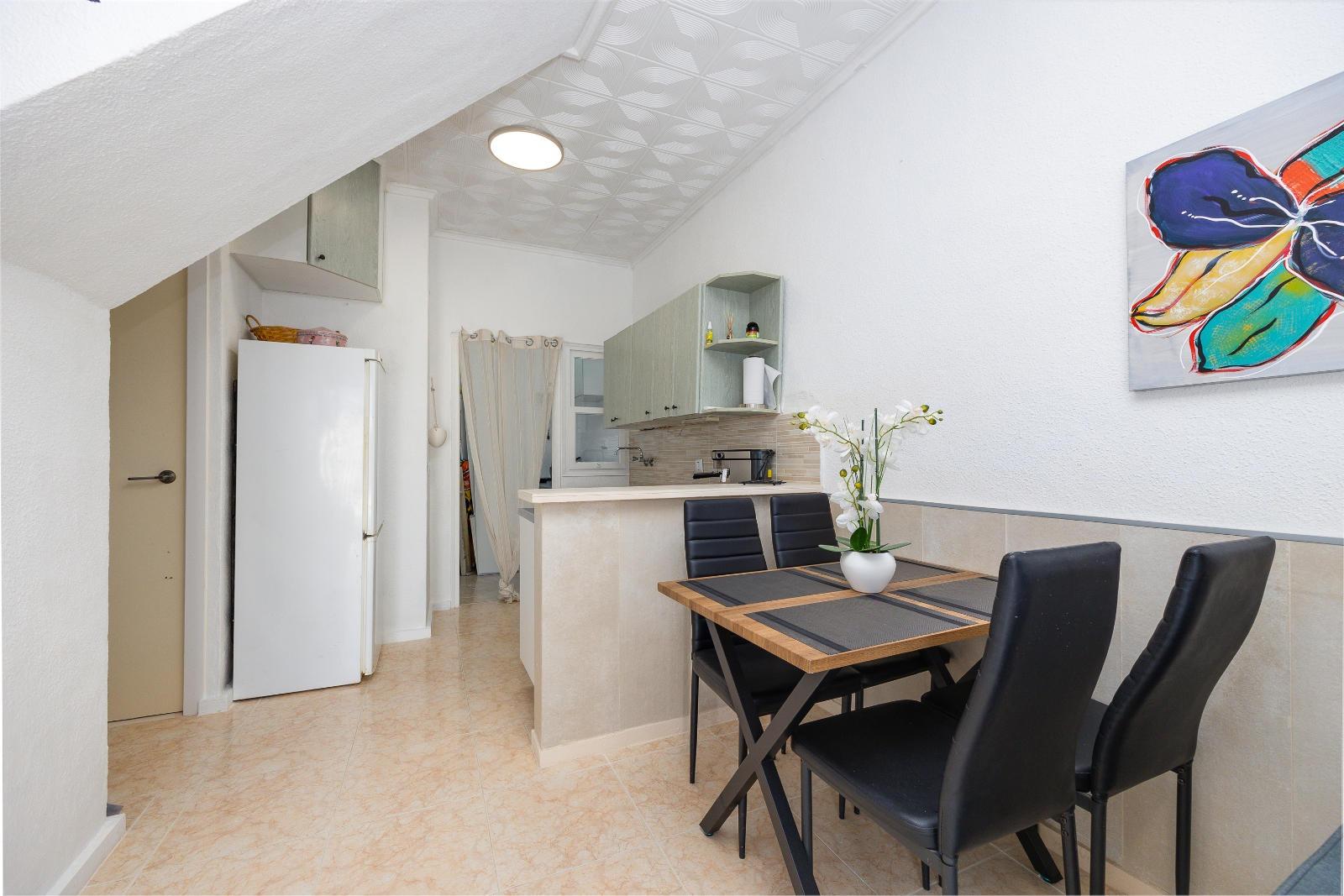 2 Bed, 2 Bath, ApartmentFor Sale, Torrevieja, Alicante 2 Bed, 2 Bath, ApartmentFor Sale, Torrevieja, Alicante