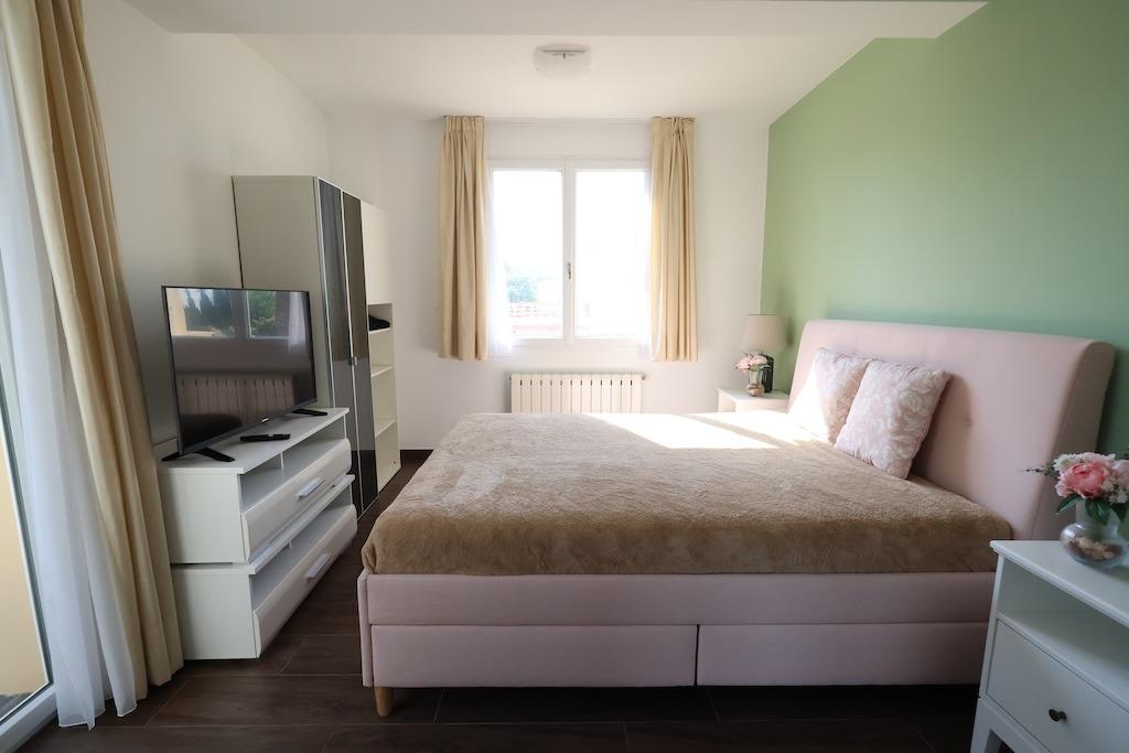 4 Bed, 3 Bath, HouseFor Sale, Cabo Roig, Alicante