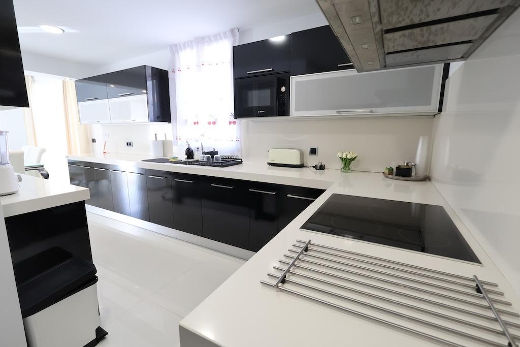 4 Bed, 3 Bath, HouseFor Sale, Cabo Roig, Alicante