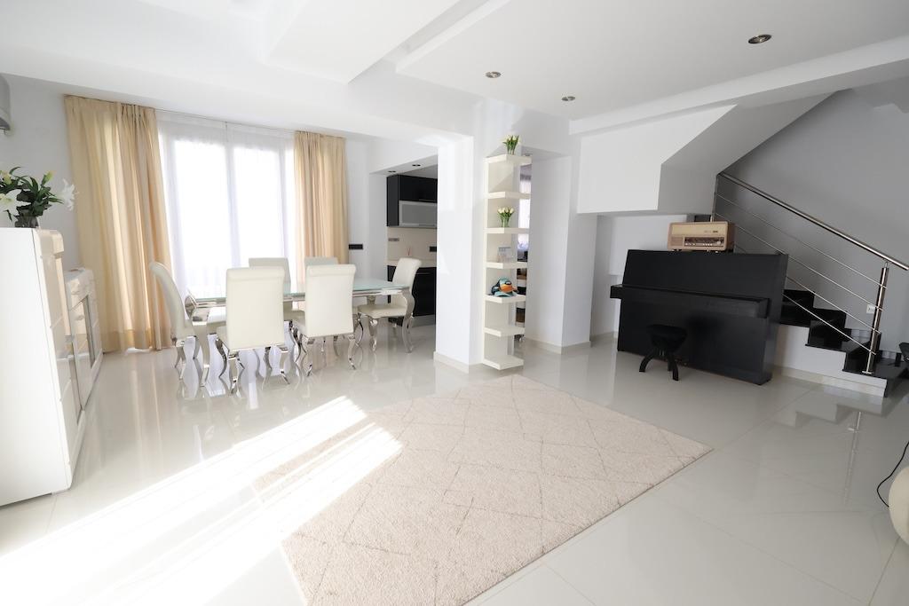 4 Bed, 3 Bath, HouseFor Sale, Cabo Roig, Alicante