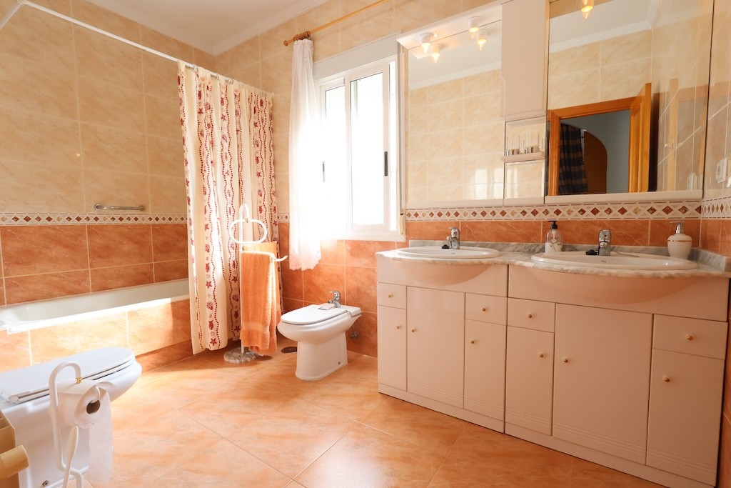 3 Bed, 2 Bath, HouseFor Sale, Los Balcones, Alicante