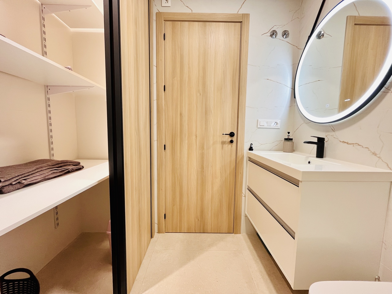 3 Bed, 2 Bath, ApartmentFor Sale, El Raso, Alicante