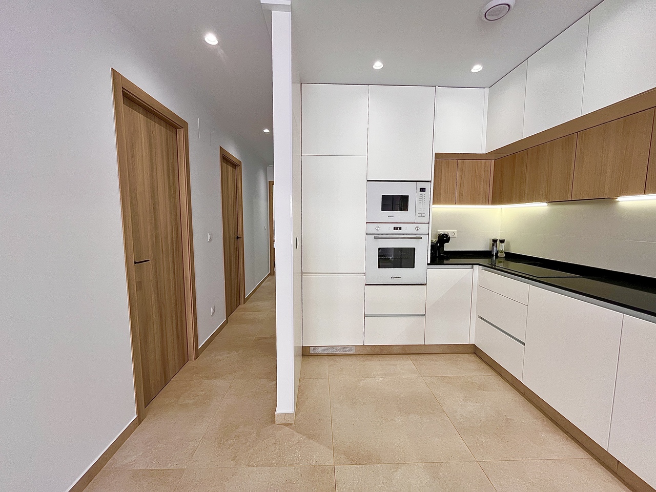 3 Bed, 2 Bath, ApartmentFor Sale, El Raso, Alicante