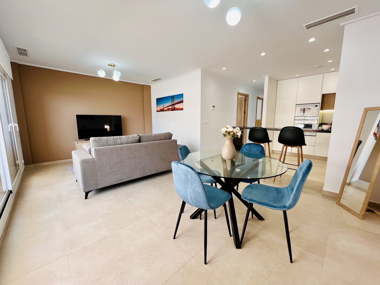 3 Bed, 2 Bath, ApartmentFor Sale, El Raso, Alicante