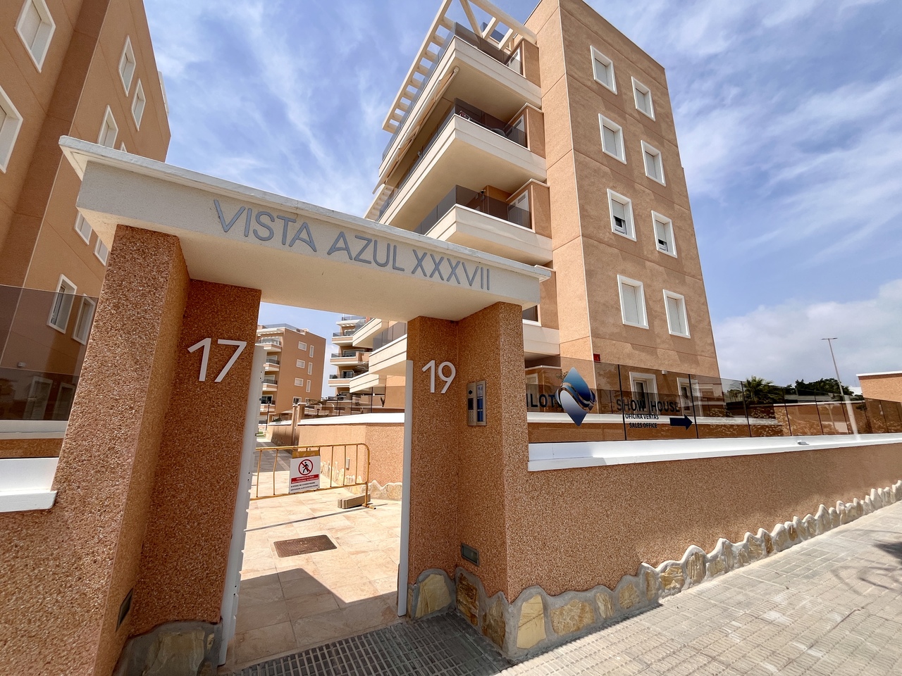 3 Bed, 2 Bath, ApartmentFor Sale, El Raso, Alicante