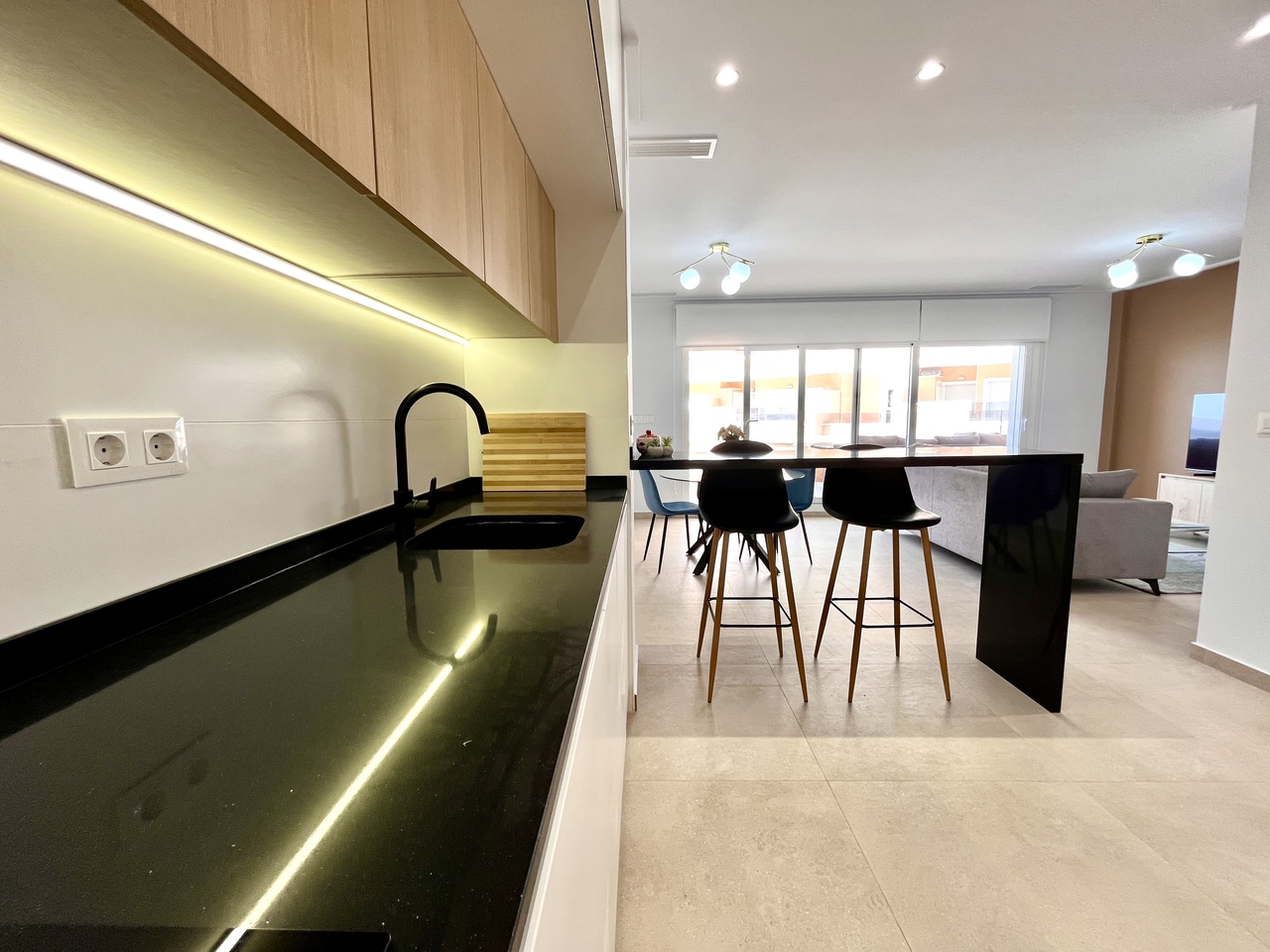 3 Bed, 2 Bath, ApartmentFor Sale, El Raso, Alicante