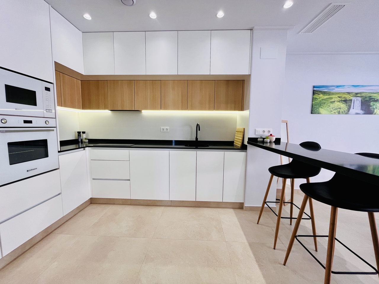 3 Bed, 2 Bath, ApartmentFor Sale, El Raso, Alicante