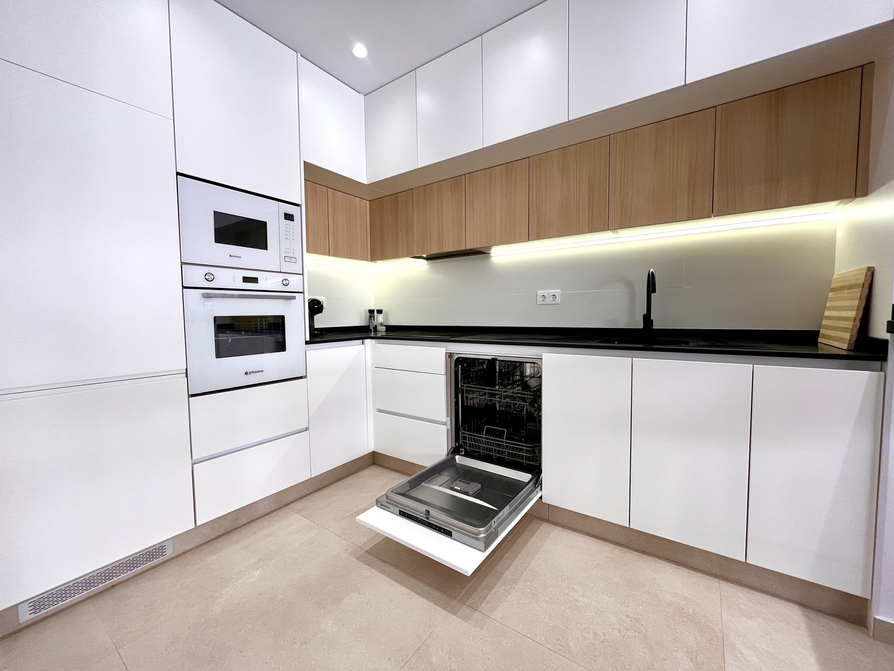 3 Bed, 2 Bath, ApartmentFor Sale, El Raso, Alicante