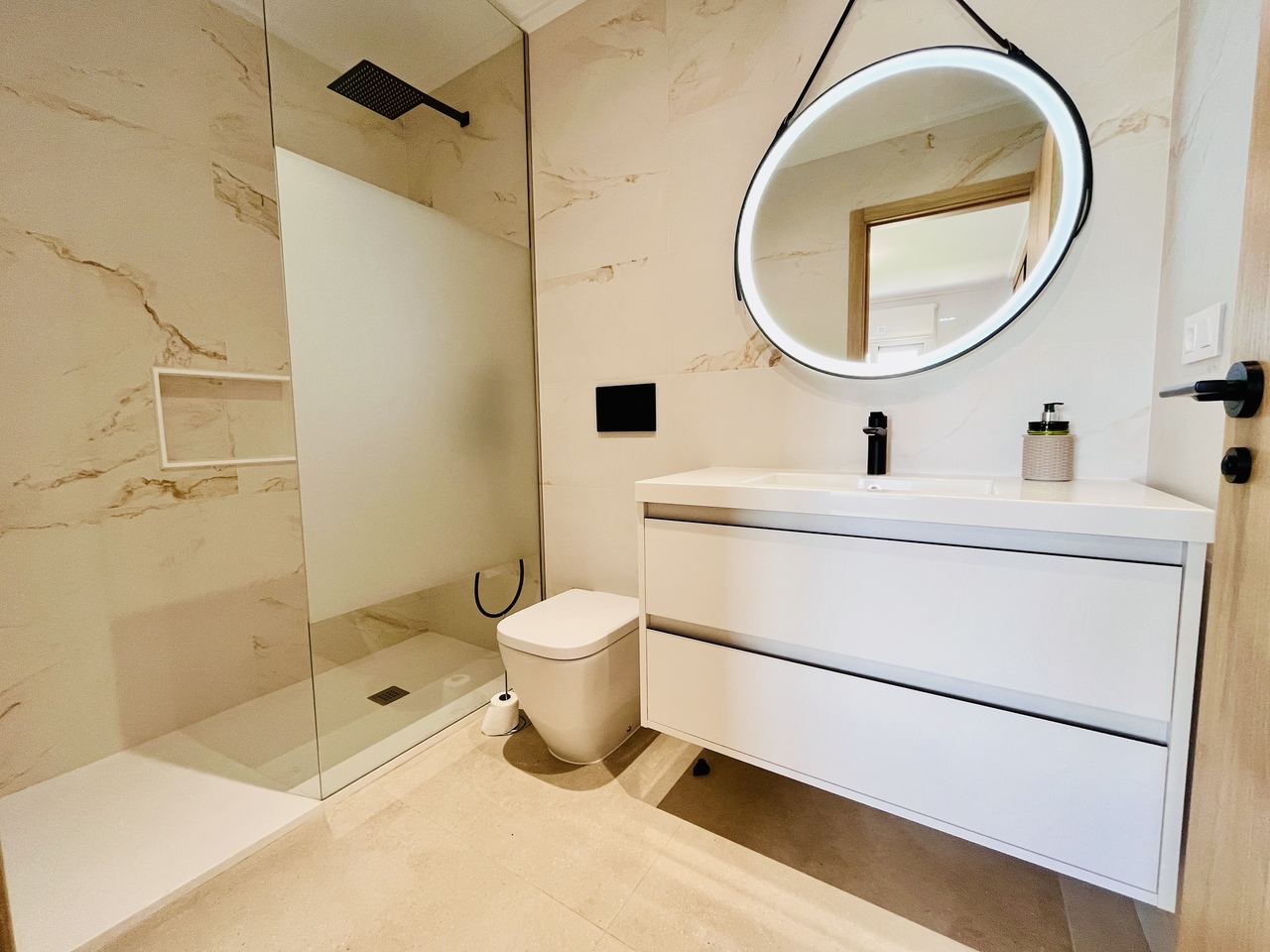 3 Bed, 2 Bath, ApartmentFor Sale, El Raso, Alicante