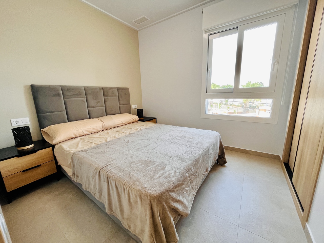 3 Bed, 2 Bath, ApartmentFor Sale, El Raso, Alicante