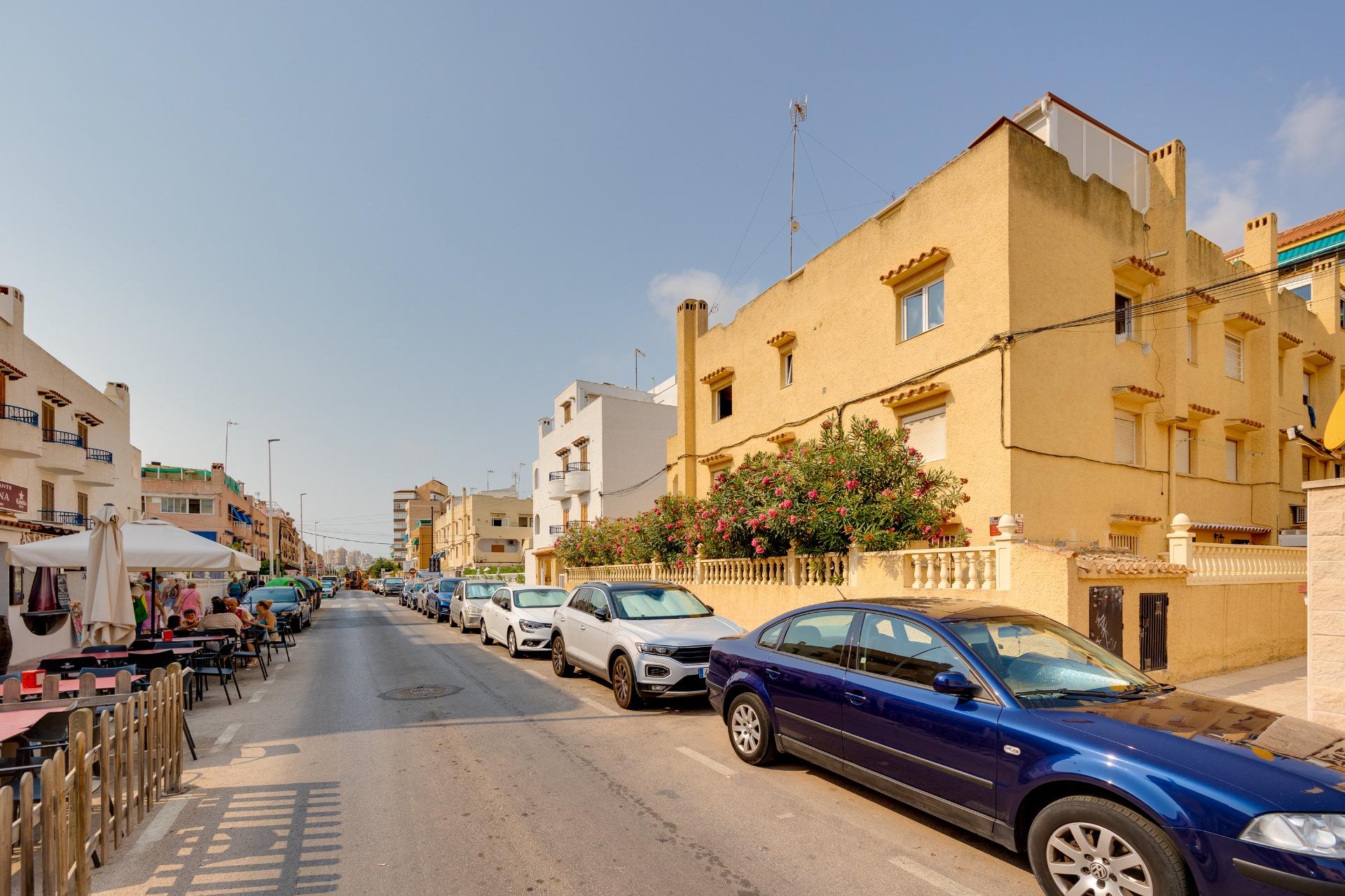 2 Bed, 1 Bath, ApartmentFor Sale, Torrevieja, Alicante