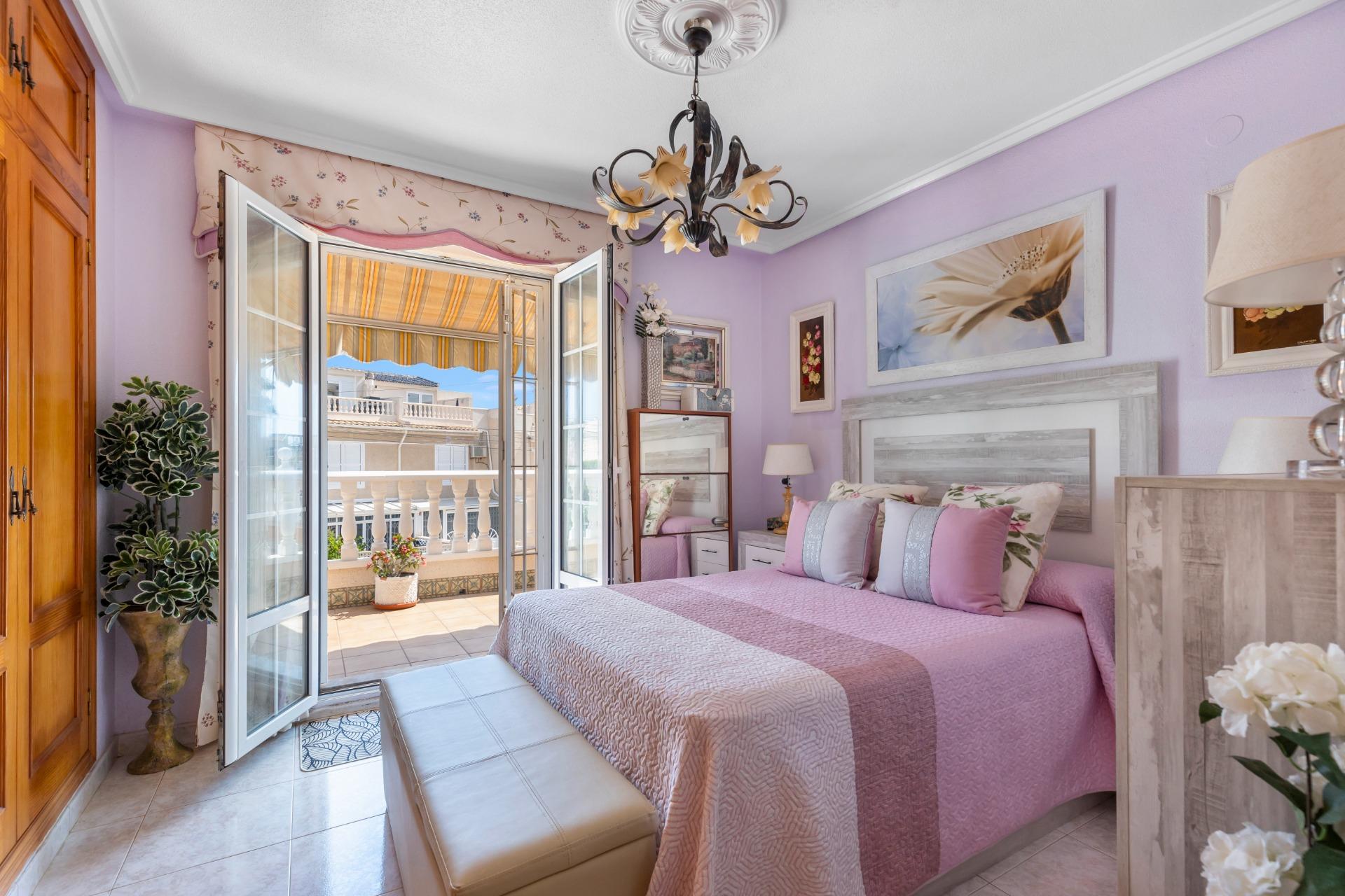 4 Bed, 2 Bath, HouseFor Sale, Torrevieja, Alicante