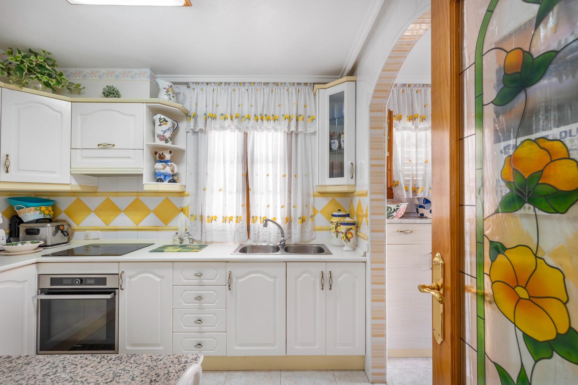 4 Bed, 2 Bath, HouseFor Sale, Torrevieja, Alicante