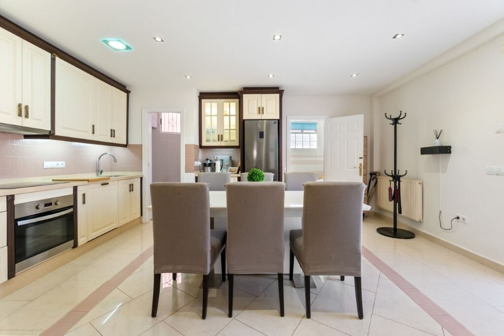 5 Bed, 2 Bath, HouseFor Sale, Torrevieja, Alicante