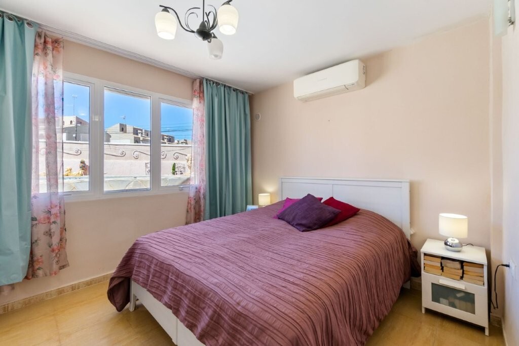 5 Bed, 2 Bath, HouseFor Sale, Torrevieja, Alicante