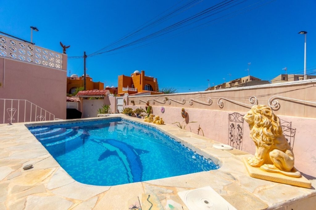 5 Bed, 2 Bath, HouseFor Sale, Torrevieja, Alicante