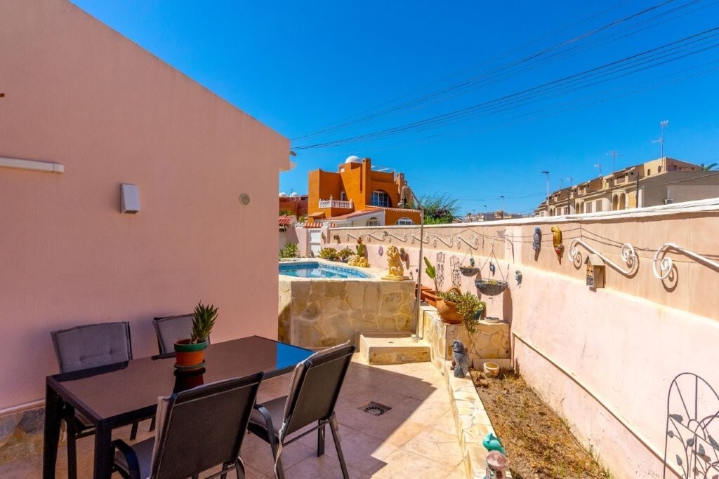 5 Bed, 2 Bath, HouseFor Sale, Torrevieja, Alicante