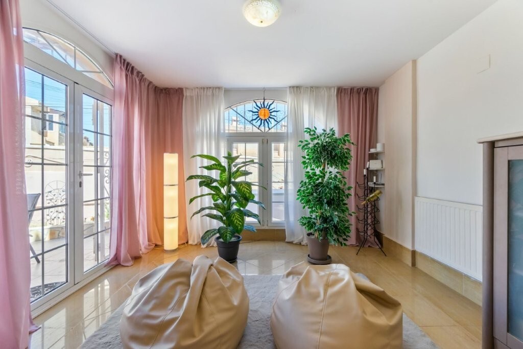 5 Bed, 2 Bath, HouseFor Sale, Torrevieja, Alicante