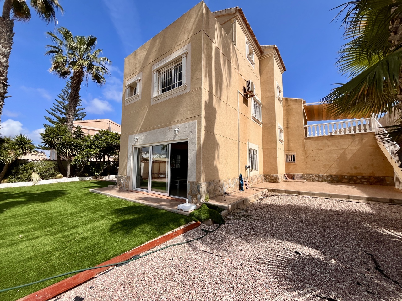 5 Bed, 3 Bath, HouseFor Sale, La Zenia, Alicante