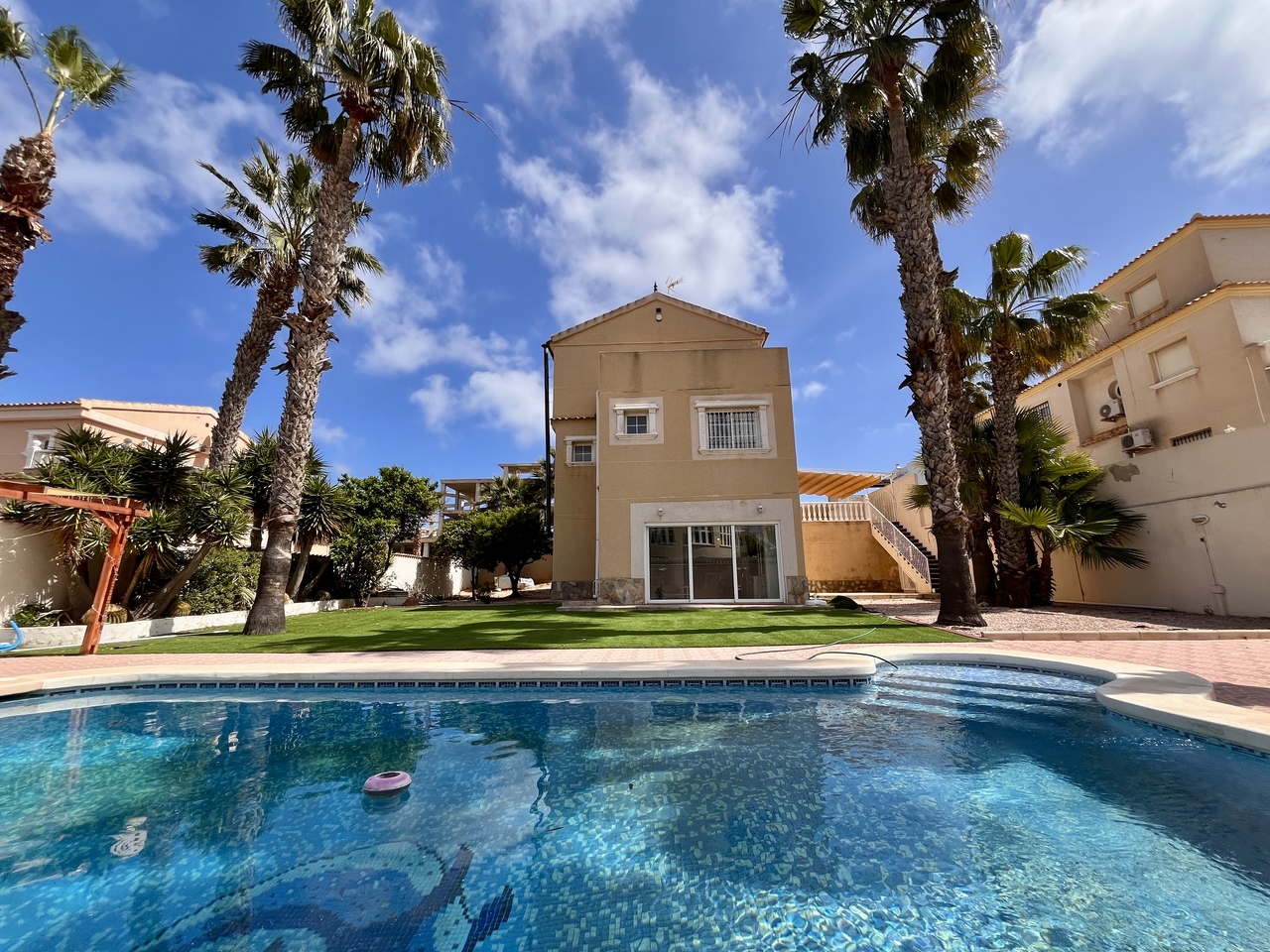 5 Bed, 3 Bath, HouseFor Sale, La Zenia, Alicante