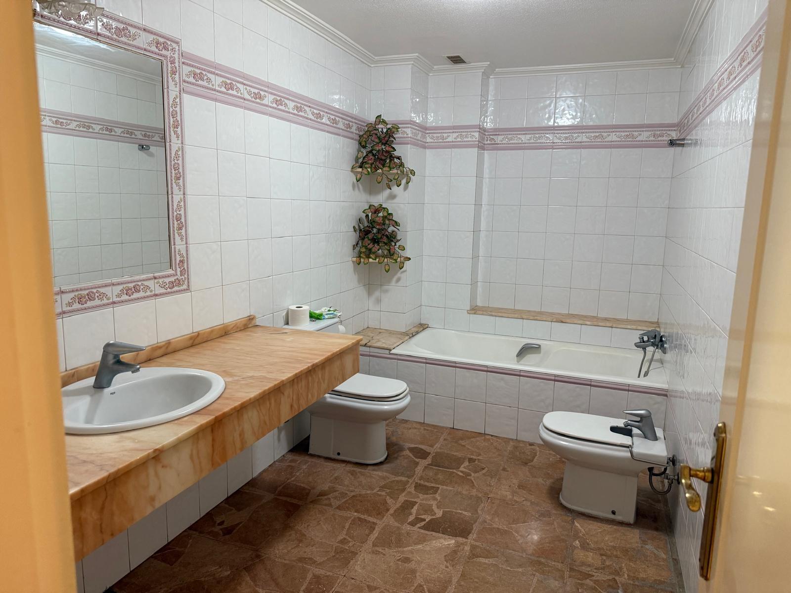 5 Bed, 2 Bath, ApartmentFor Sale, Torrevieja, Alicante 5 Bed, 2 Bath, ApartmentFor Sale, Torrevieja, Alicante