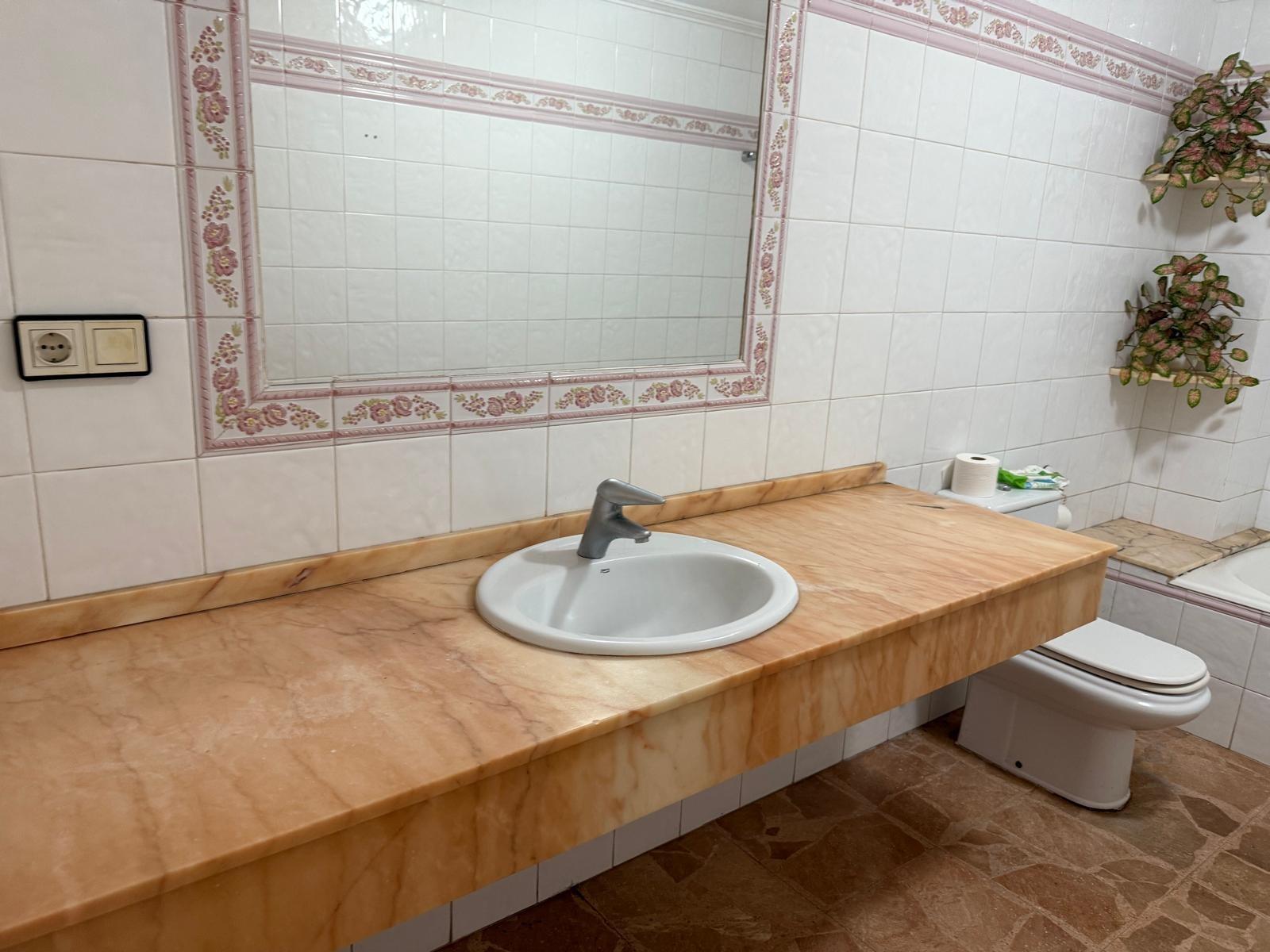 5 Bed, 2 Bath, ApartmentFor Sale, Torrevieja, Alicante 5 Bed, 2 Bath, ApartmentFor Sale, Torrevieja, Alicante