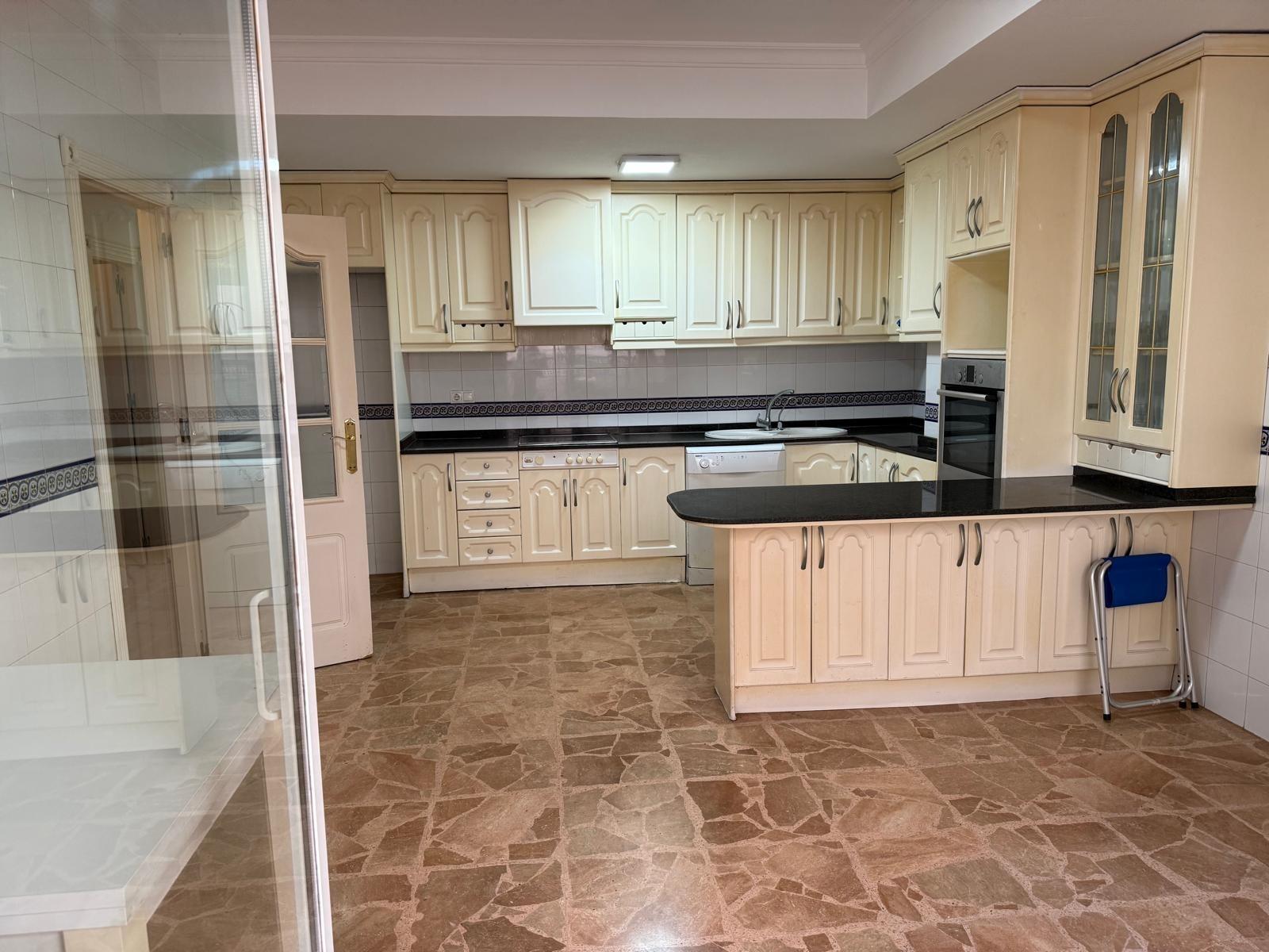 5 Bed, 2 Bath, ApartmentFor Sale, Torrevieja, Alicante 5 Bed, 2 Bath, ApartmentFor Sale, Torrevieja, Alicante
