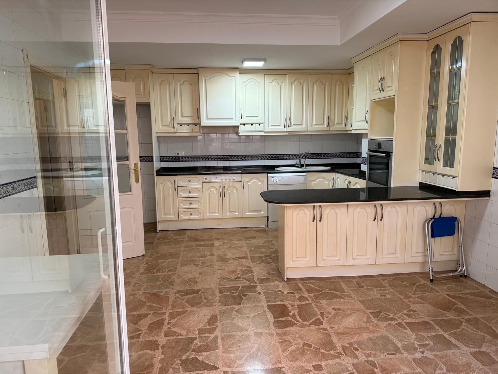 5 Bed, 2 Bath, ApartmentFor Sale, Torrevieja, Alicante 5 Bed, 2 Bath, ApartmentFor Sale, Torrevieja, Alicante