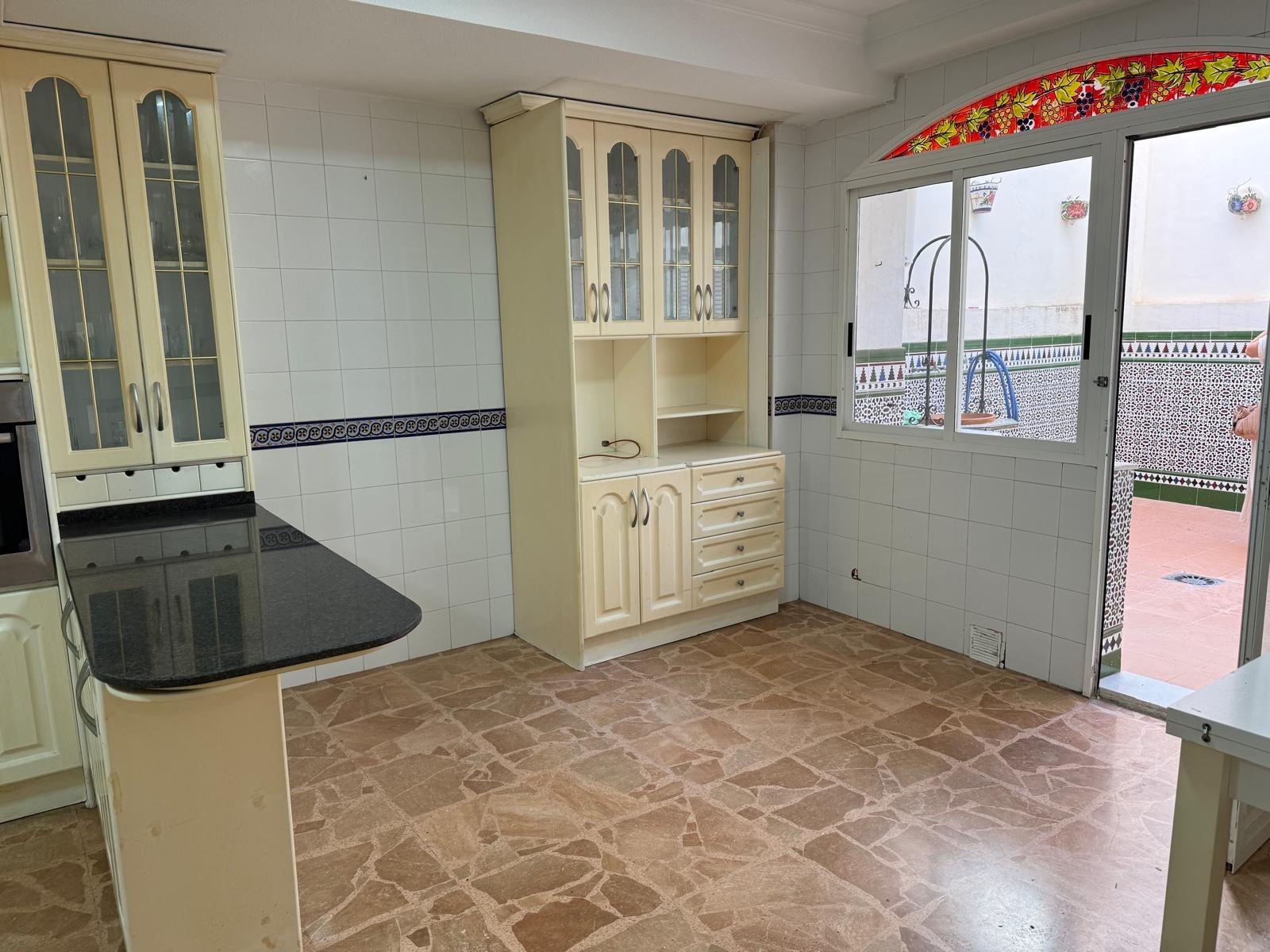 5 Bed, 2 Bath, ApartmentFor Sale, Torrevieja, Alicante 5 Bed, 2 Bath, ApartmentFor Sale, Torrevieja, Alicante