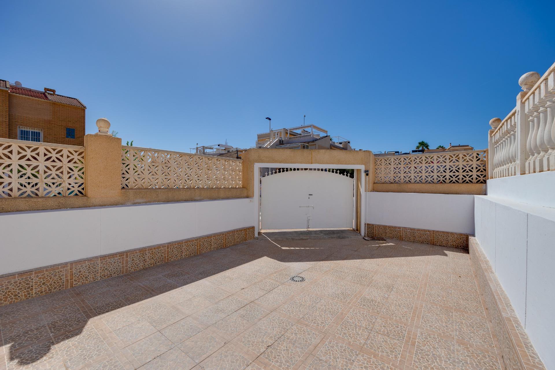 2 Bed, 1 Bath, HouseFor Sale, Torrevieja, Alicante