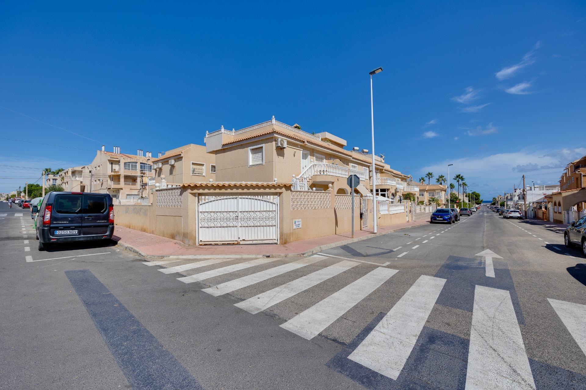 2 Bed, 1 Bath, HouseFor Sale, Torrevieja, Alicante