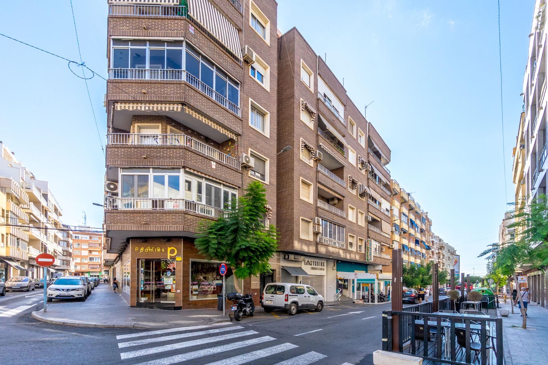 3 Bed, 2 Bath, ApartmentFor Sale, Torrevieja, Alicante 3 Bed, 2 Bath, ApartmentFor Sale, Torrevieja, Alicante