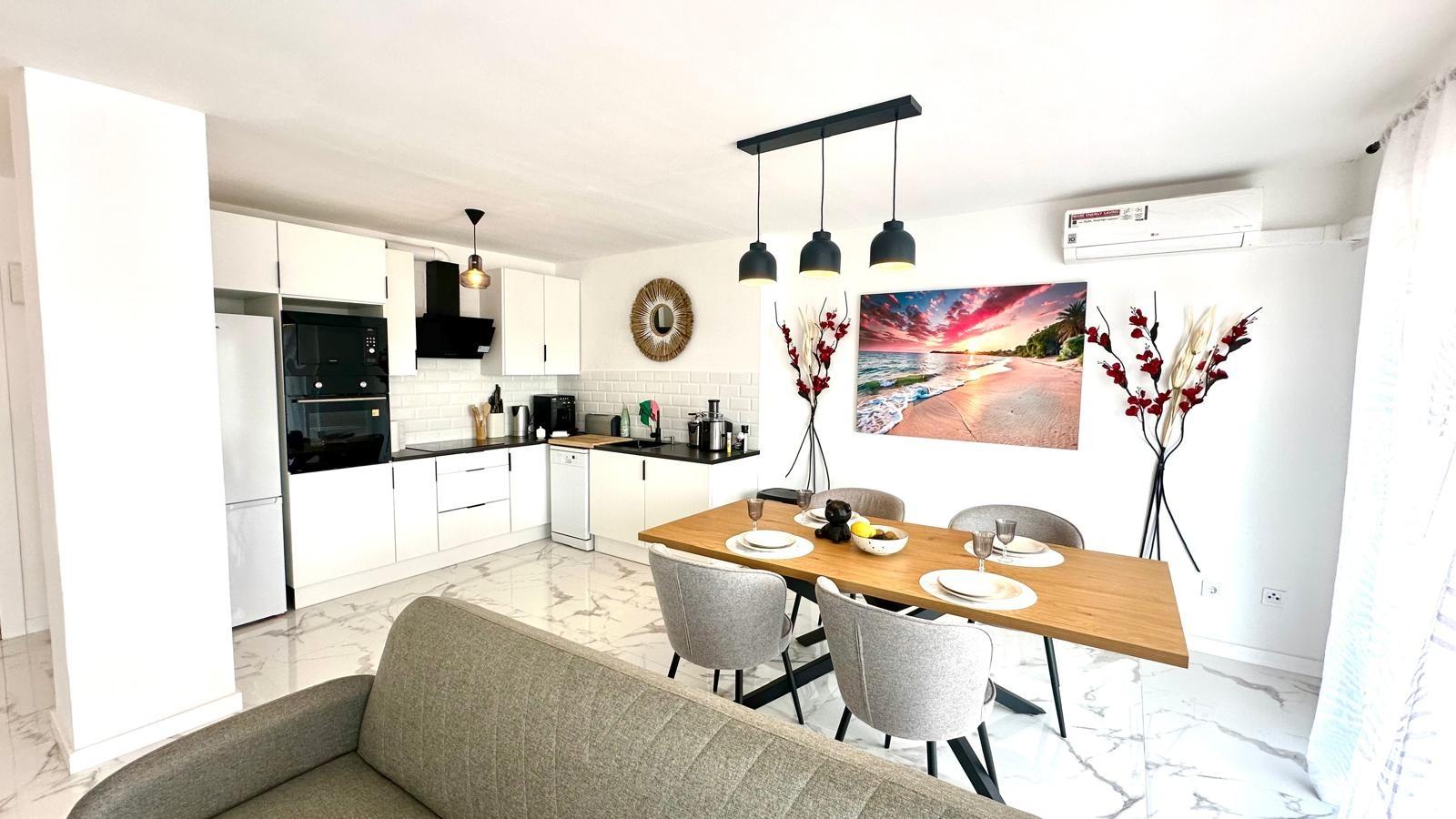 2 Bed, 1 Bath, ApartmentFor Sale, Torrevieja, Alicante