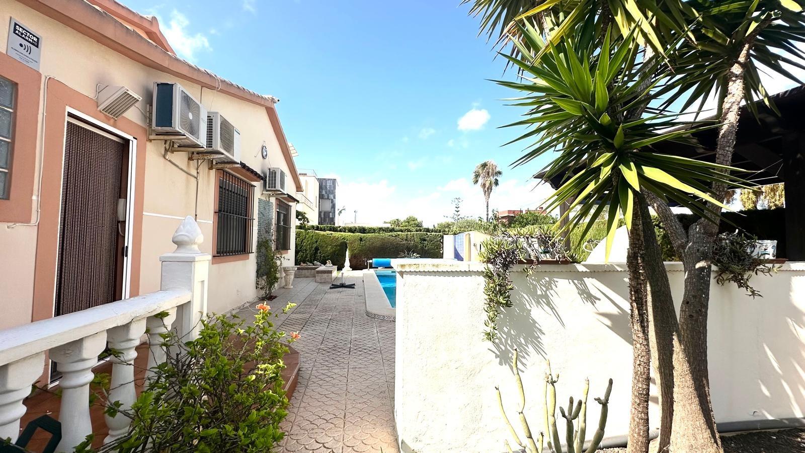 3 Bed, 3 Bath, HouseFor Sale, Cabo Roig, Alicante