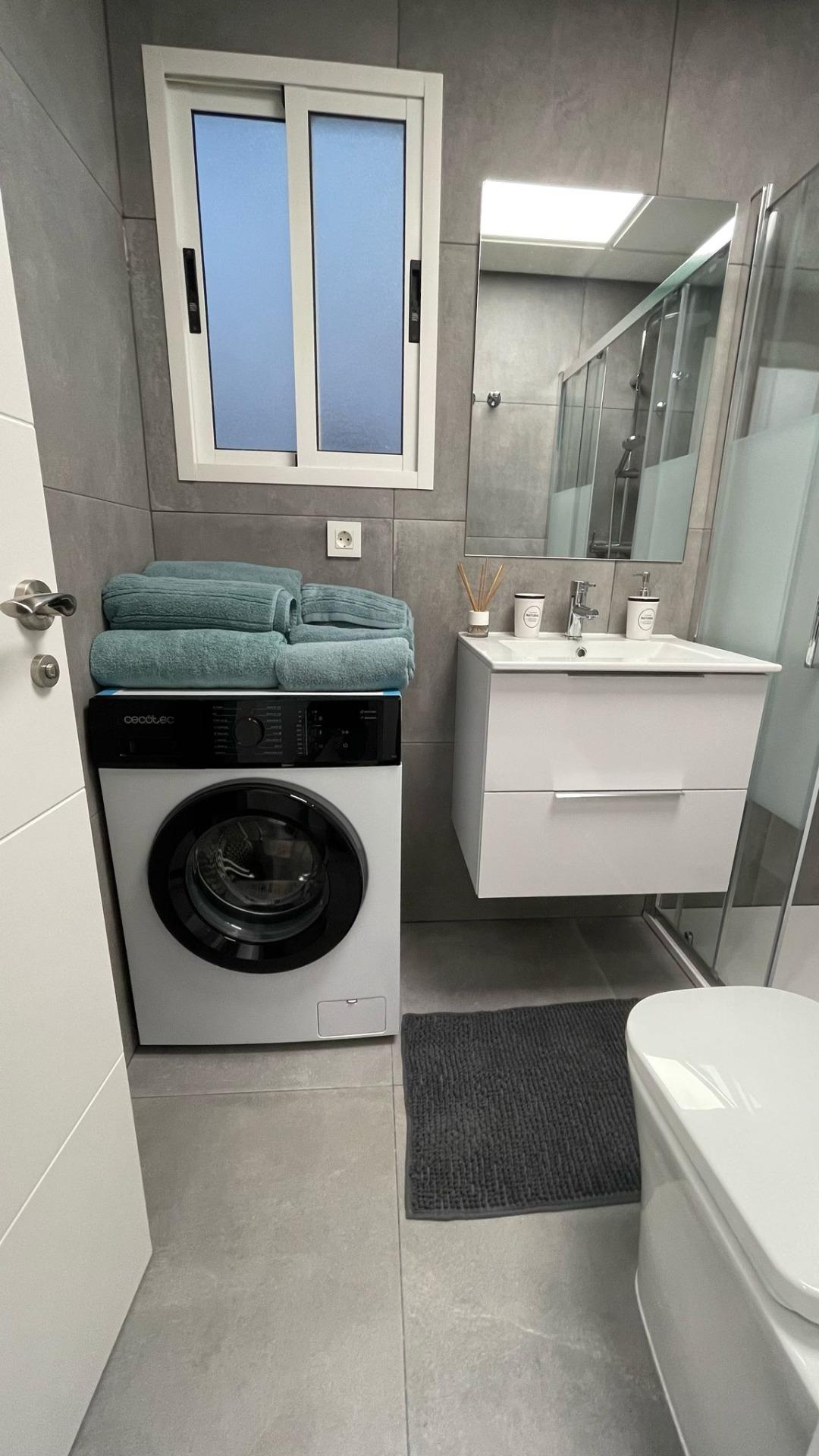 2 Bed, 1 Bath, ApartmentFor Sale, Torrevieja, Alicante