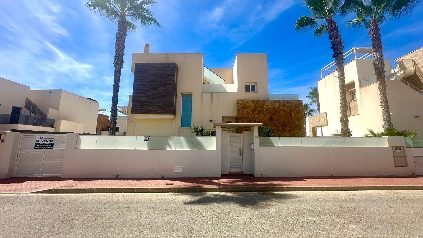 3 Bed, 3 Bath, HouseFor Sale, Torrevieja, Alicante