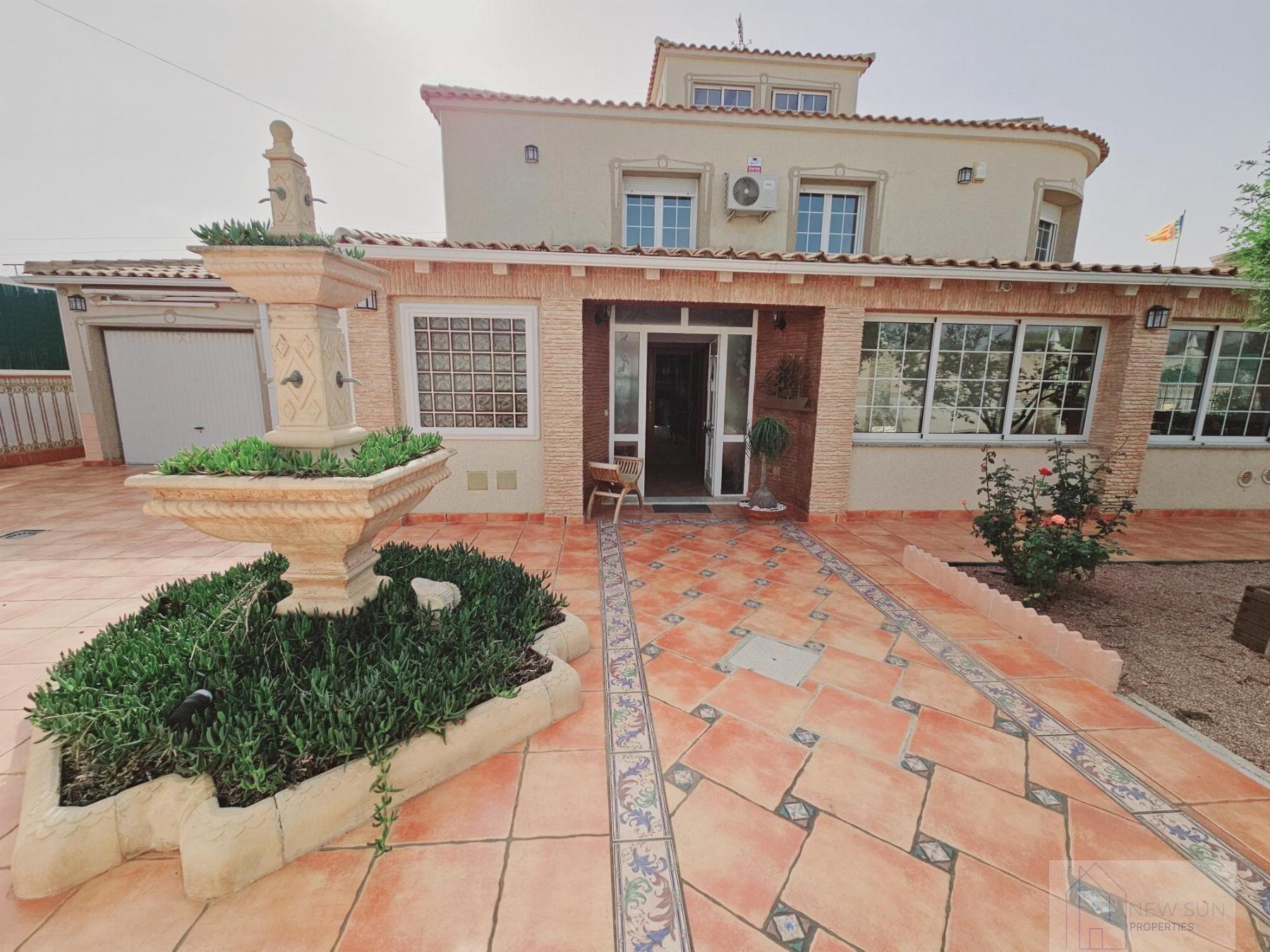 5 Bed, 4 Bath, HouseFor Sale, Torrevieja, Alicante