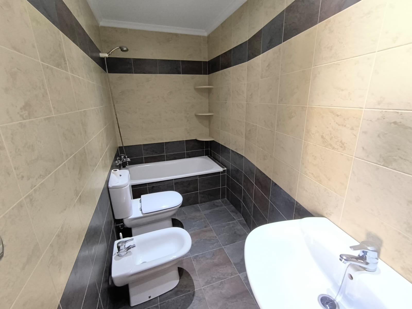 3 Bed, 2 Bath, ApartmentFor Sale, Sax, Alicante