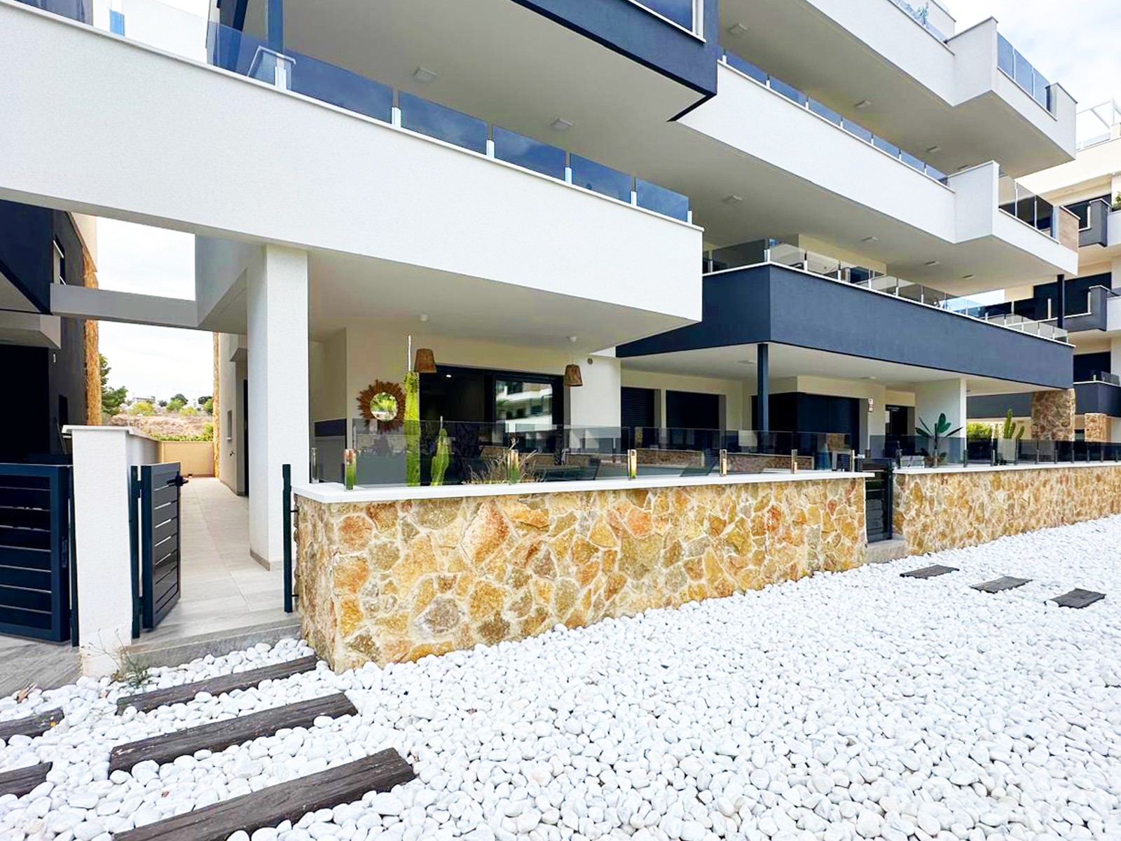 2 Bed, 2 Bath, ApartmentFor Sale, Torrevieja, Alicante